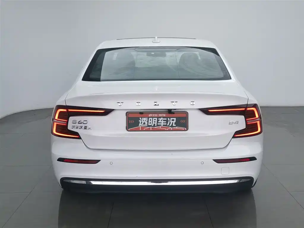 Volvo S60 2023 B4 Luxury