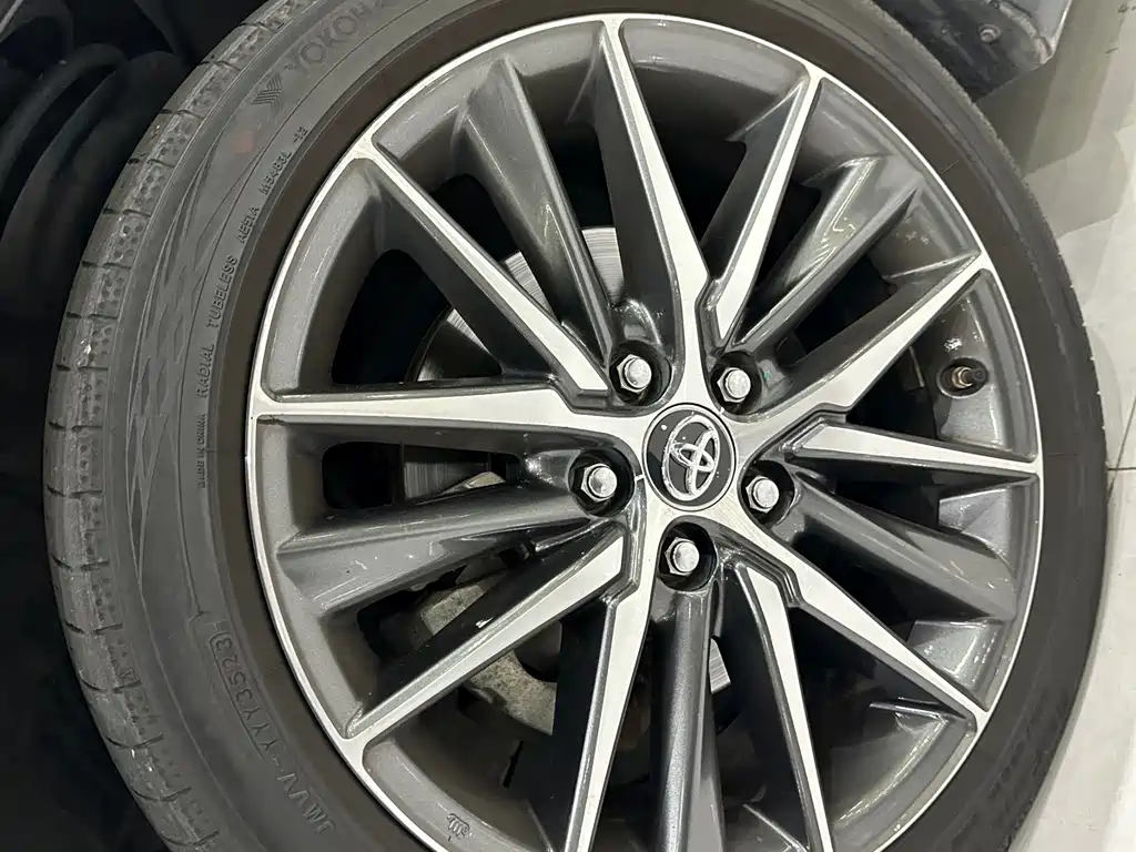 Toyota Camry — миниатюра 15