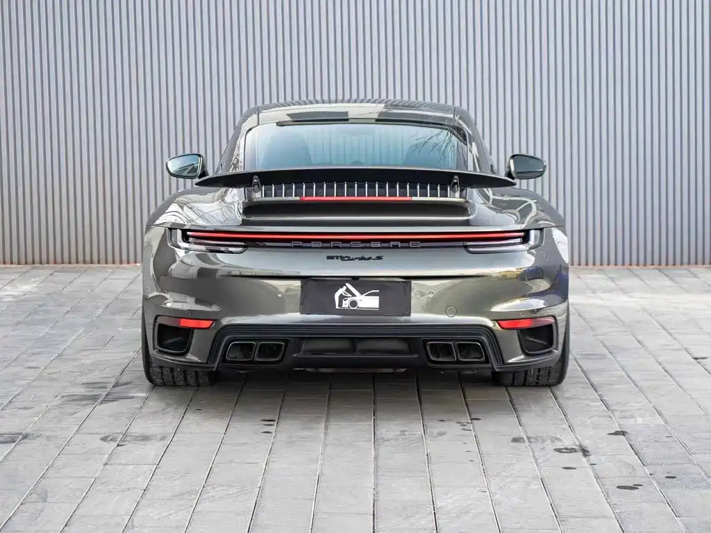 PORSCHE 911