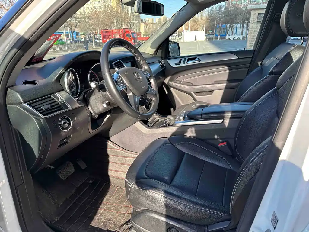 Mercedes-Benz M-Class — миниатюра 8