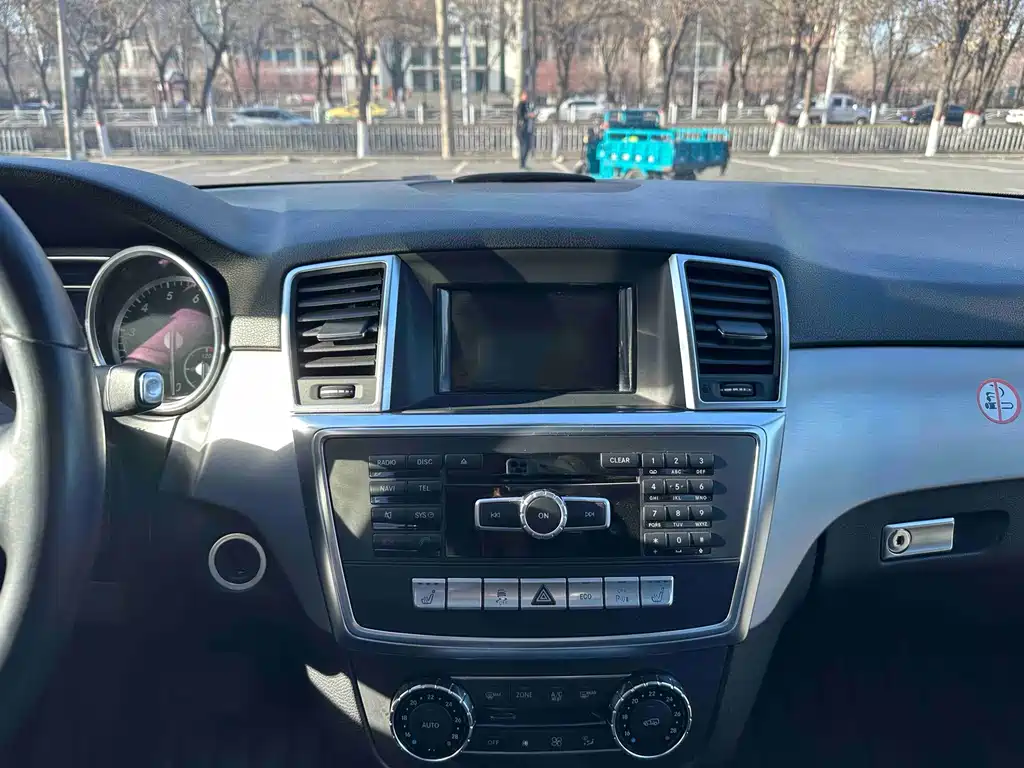 Mercedes-Benz M-Class — миниатюра 11