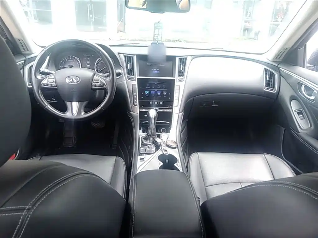 Infiniti Q50L 2016 2.0T Enjoy