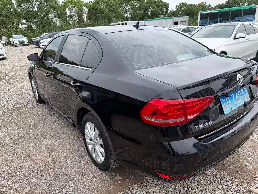 Volkswagen Lavida 2015 1.6L AT Comfort