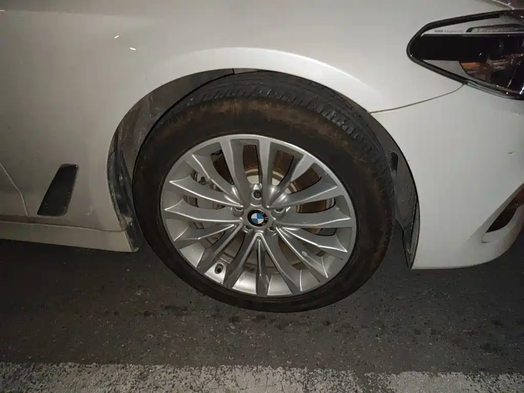 BMW 5 Series — миниатюра 24