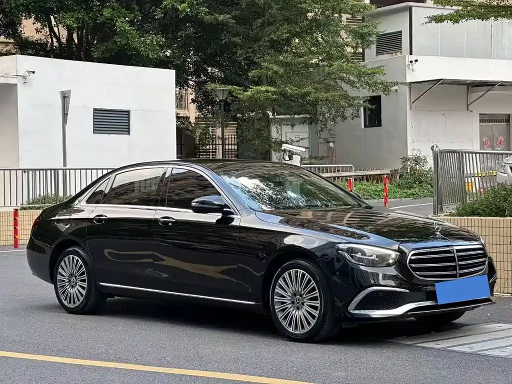 Mercedes-Benz E-Class — миниатюра 2
