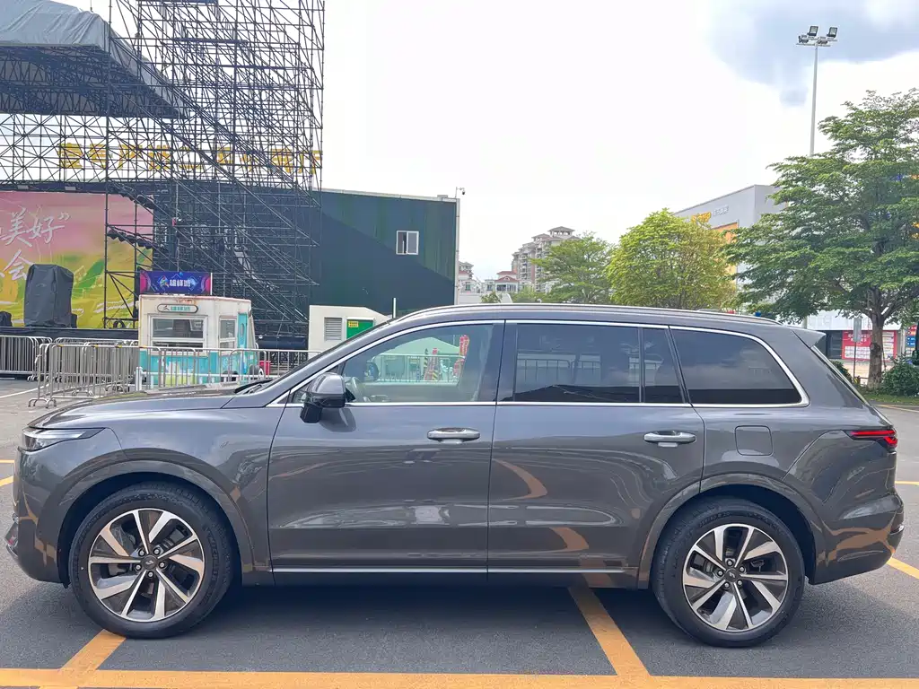 Li Auto ONE 2021 6 мест