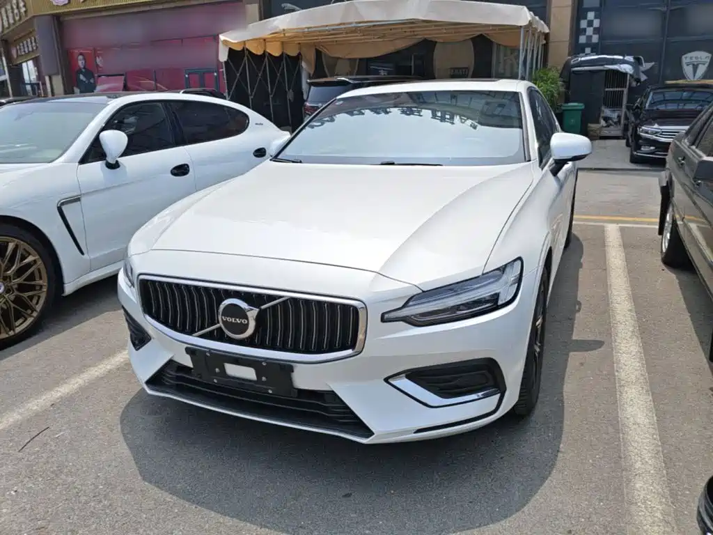 Volvo S60 2025 B4 Luxury