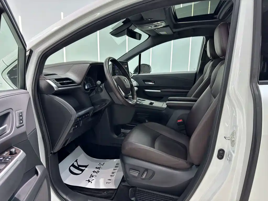 Toyota Granvia — миниатюра 4