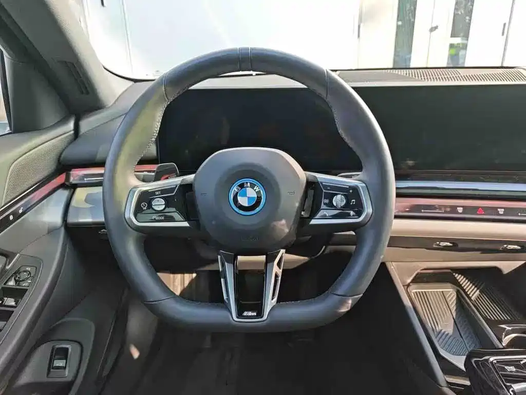 BMW i5 — миниатюра 12