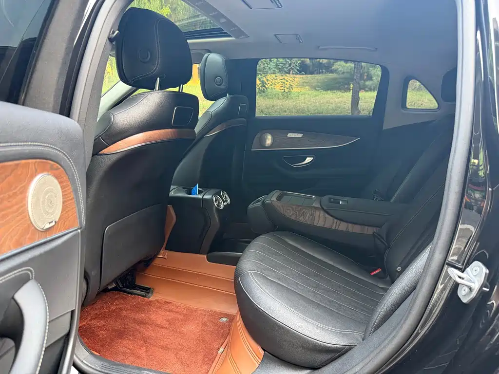 Mercedes-Benz E-Class — миниатюра 6