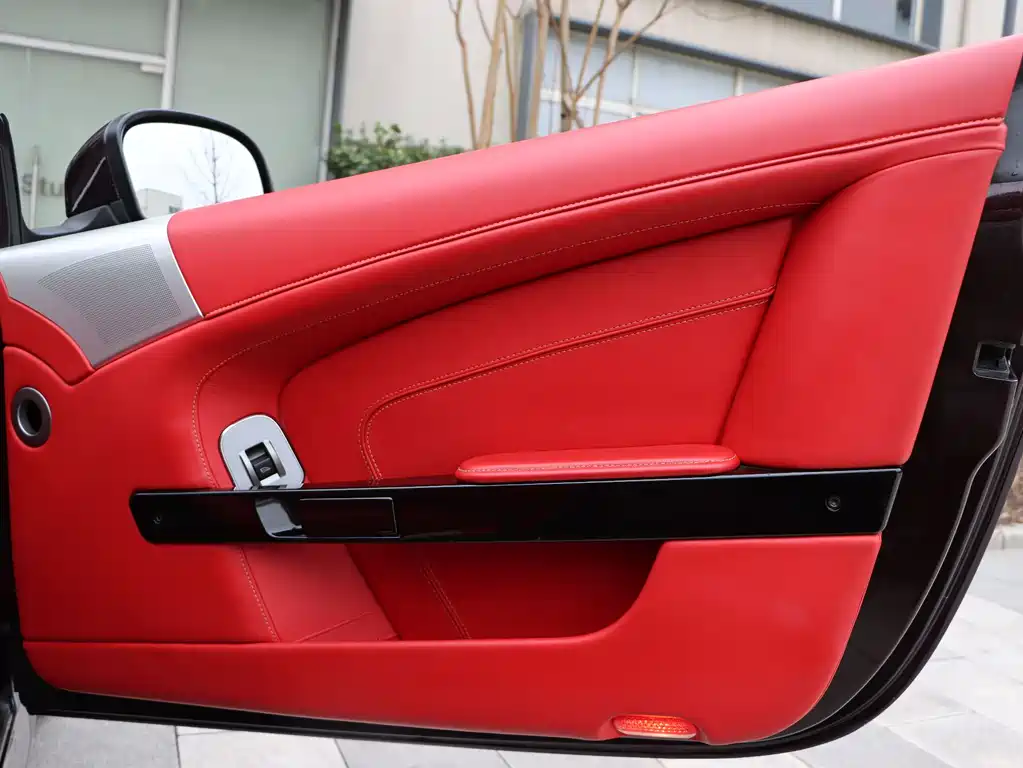 Aston Martin Virage — миниатюра 27