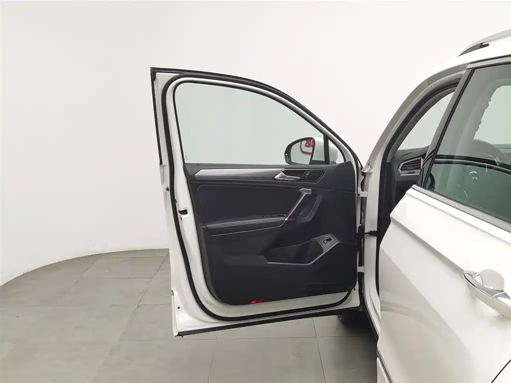 Volkswagen Tiguan L L 2021 330TSI AT R-Line