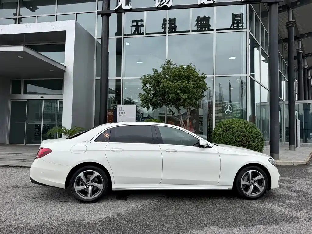Mercedes-Benz E-Class — миниатюра 13