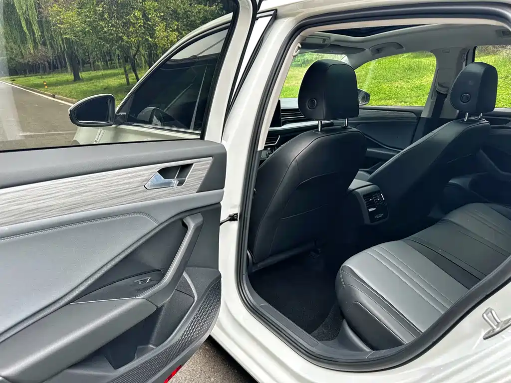 Volkswagen Sagitar — миниатюра 8