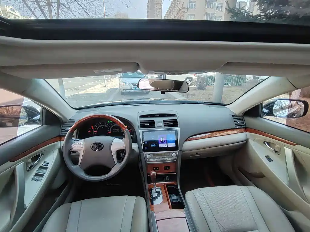 Toyota Camry — миниатюра 8