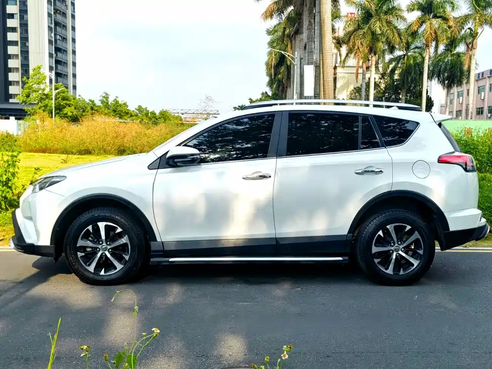 Toyota RAV4 — миниатюра 4