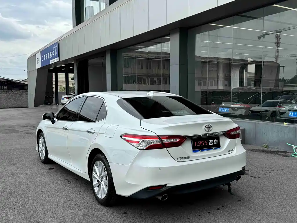 Toyota Camry 2021 2.0G Luxury