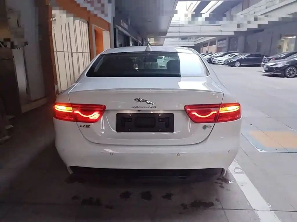 Jaguar XE — миниатюра 6