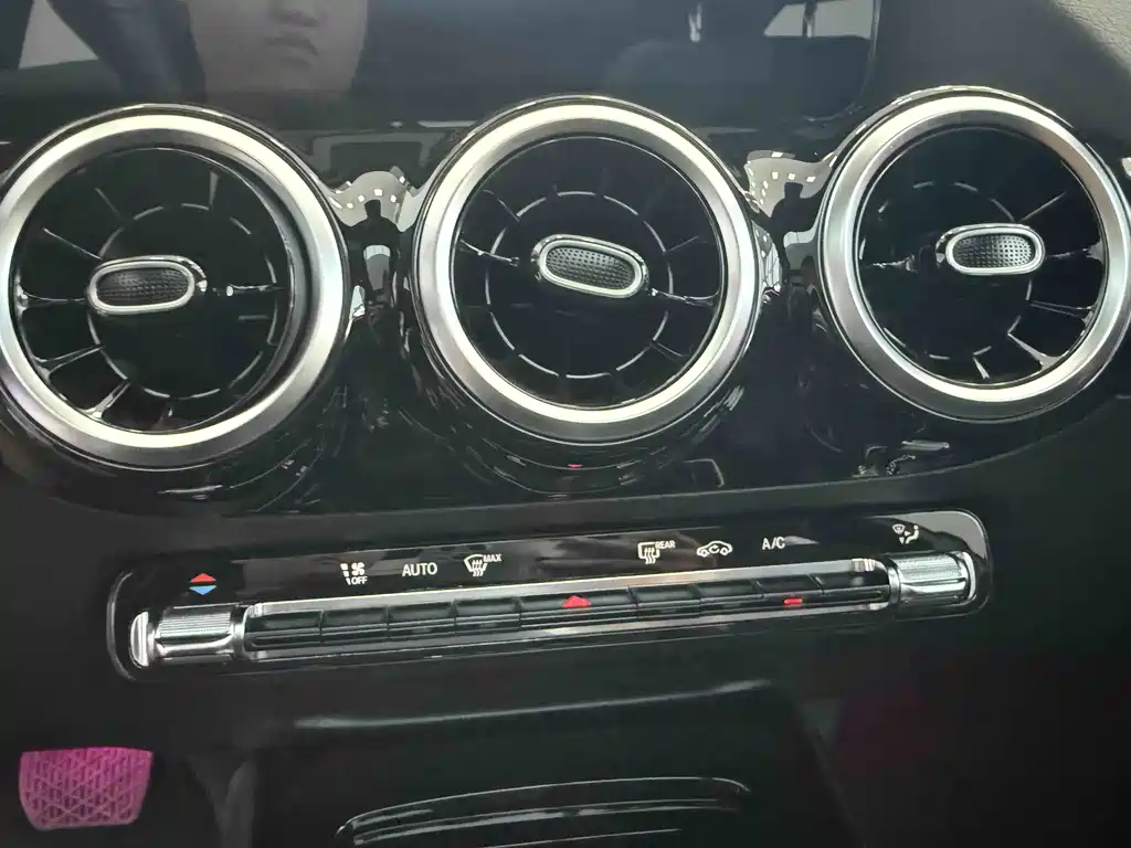 Mercedes-Benz GLA — миниатюра 11