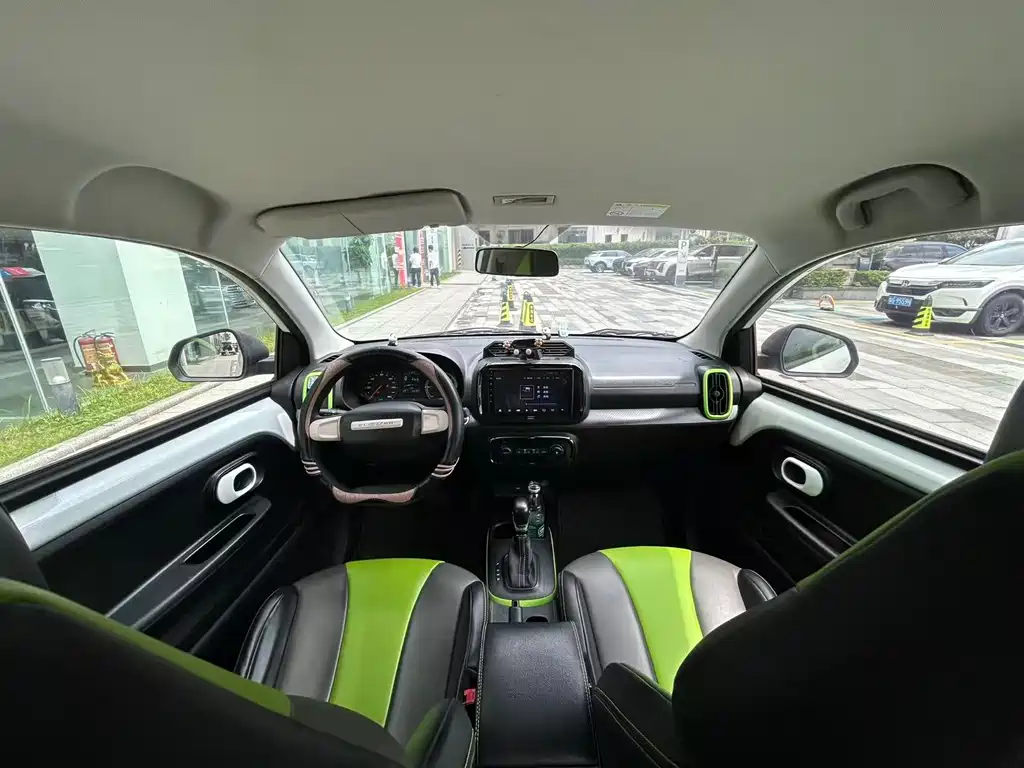 Roewe Clever 2021 302km мест