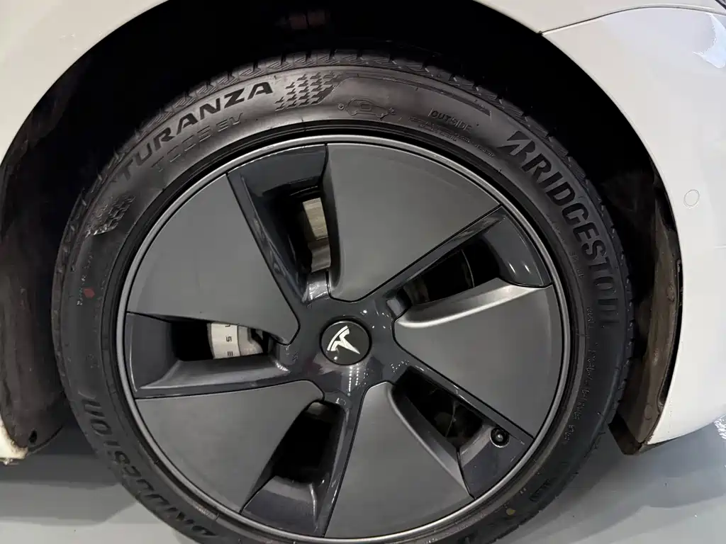 Tesla Model 3 — миниатюра 15