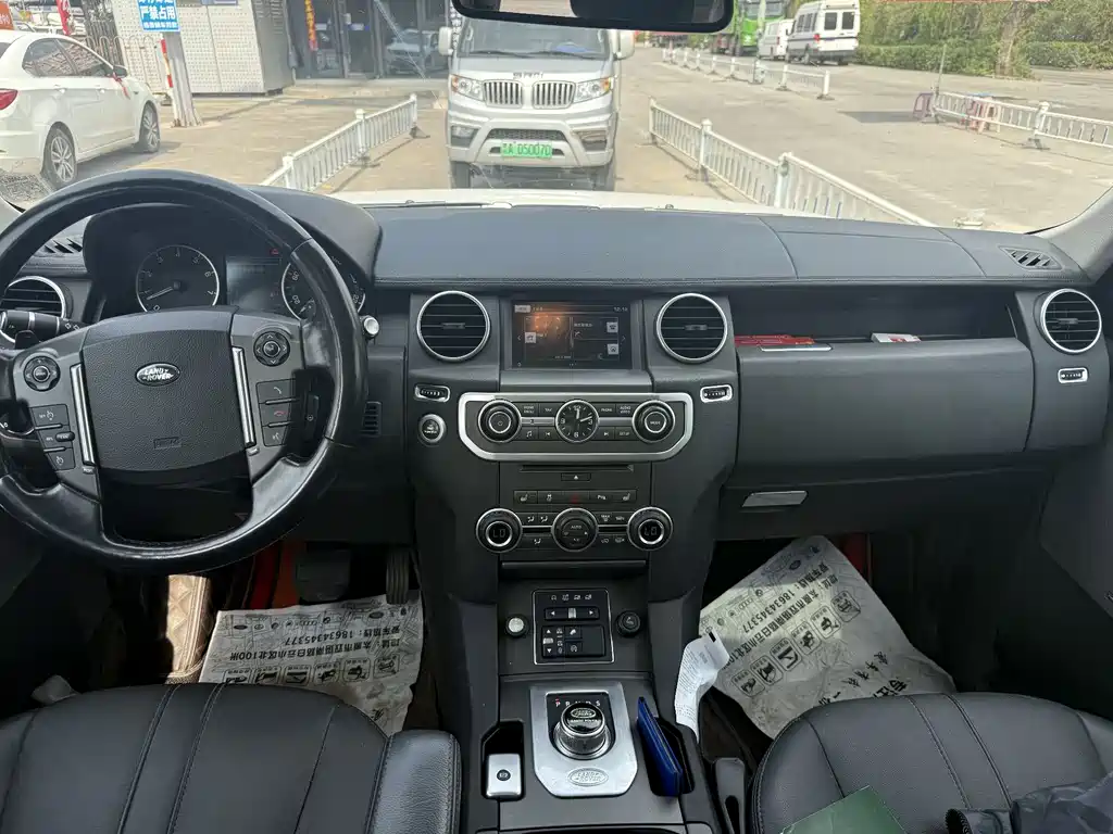 Land Rover Discovery — миниатюра 6