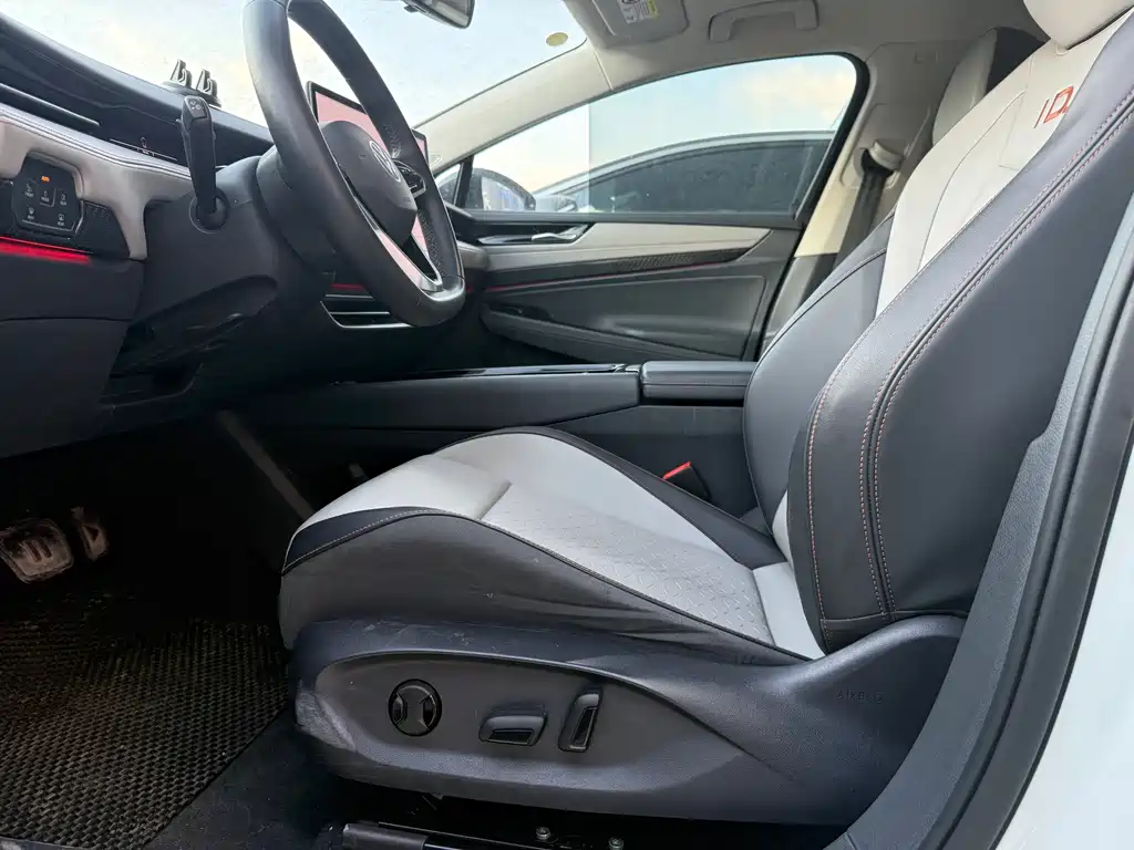 VOLKSWAGEN ID.7 VIZZION