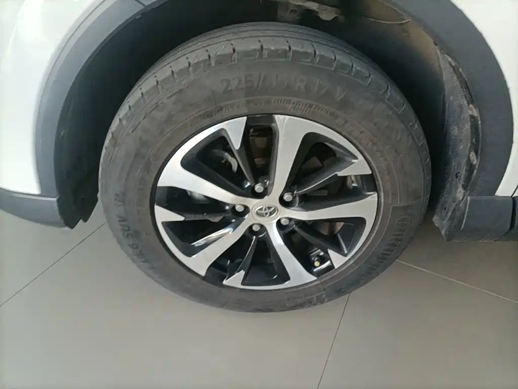 Toyota RAV4 — миниатюра 23