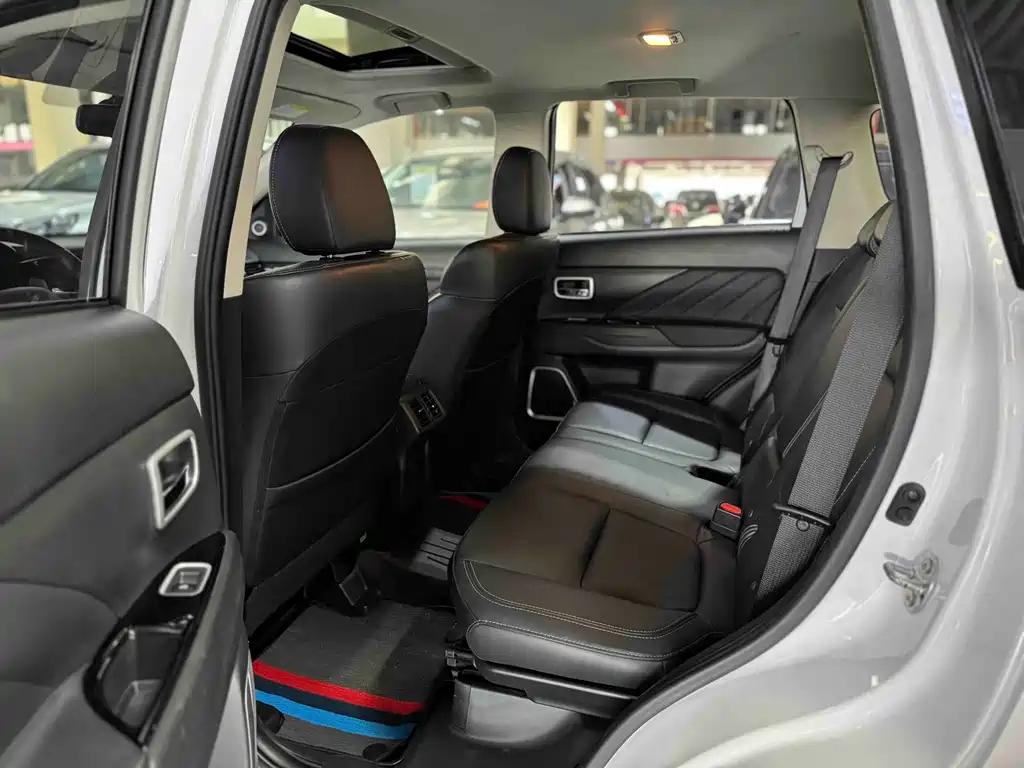 Mitsubishi Outlander — миниатюра 8