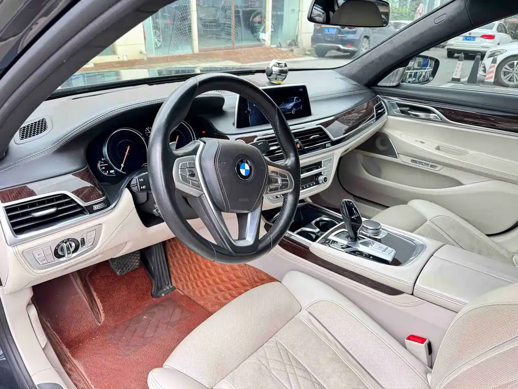 BMW 7 Series 7 2016 750Li xDrive мест
