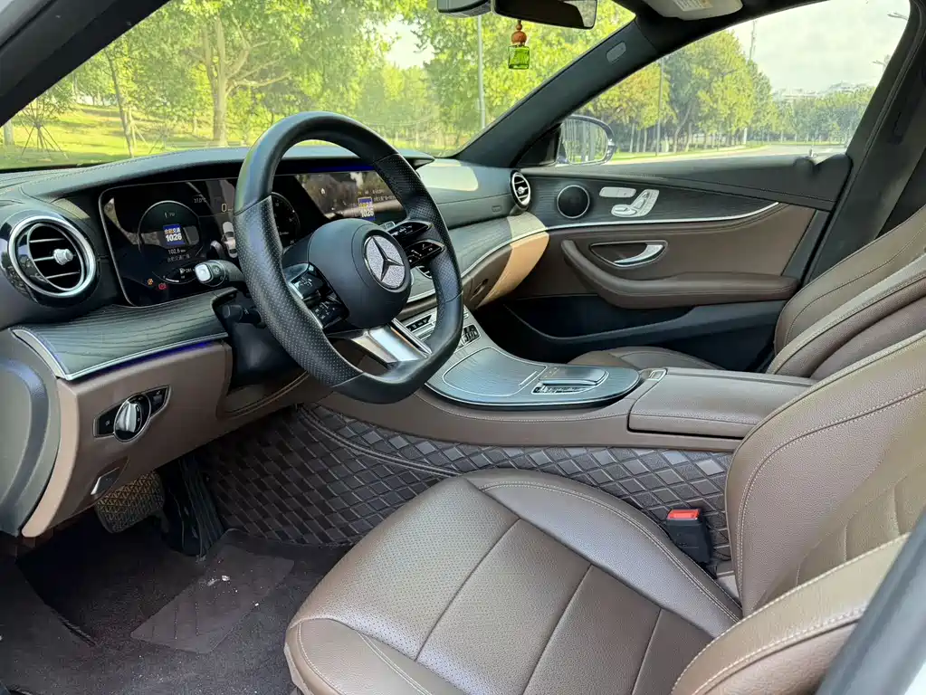 Mercedes-Benz E-Class — миниатюра 5