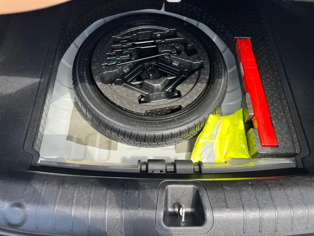 Geely Emgrand L — миниатюра 11