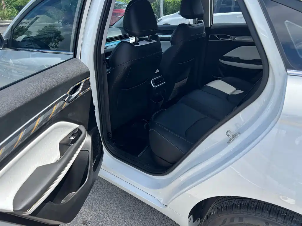Geely Emgrand L — миниатюра 9