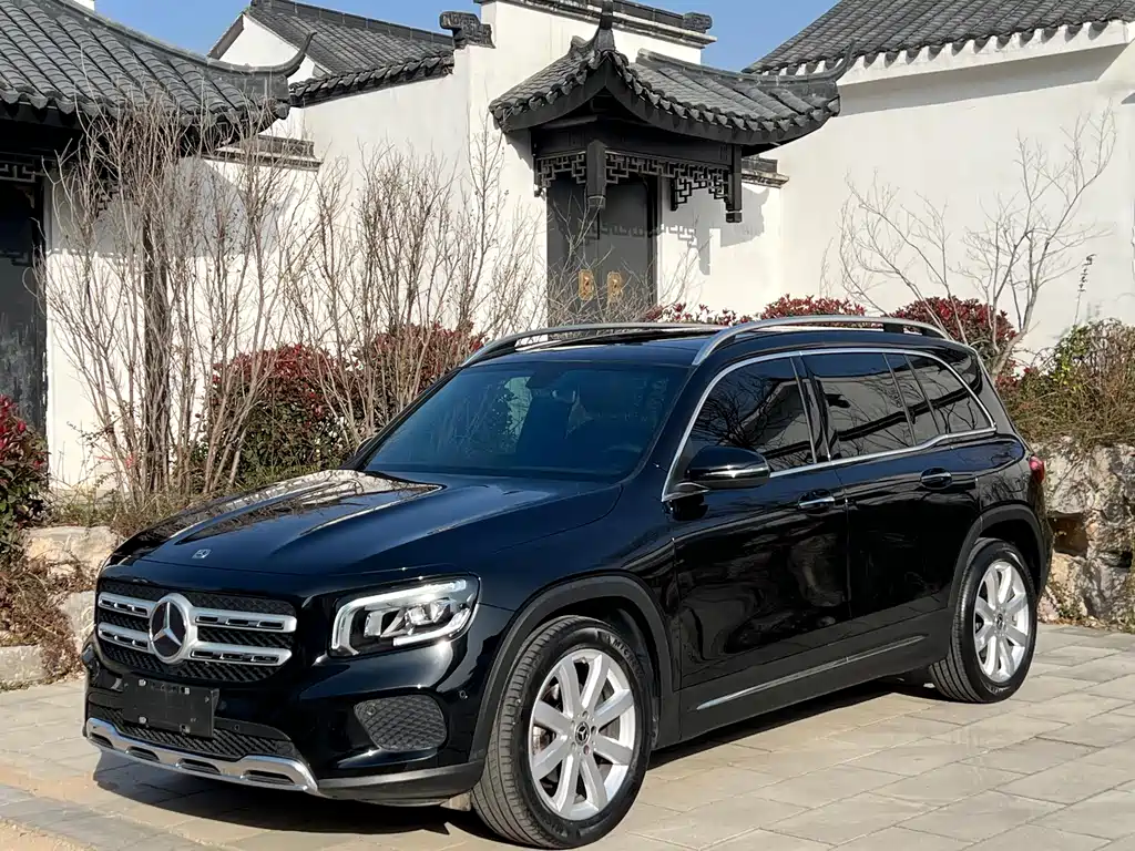 MERCEDES-BENZ GLB