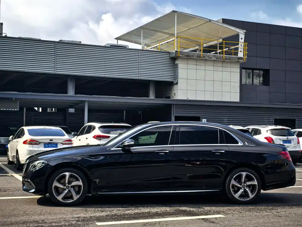 MERCEDES-BENZ E CLASS