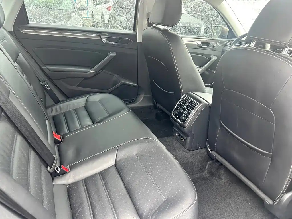 Volkswagen Passat 2017 330TSI DSG