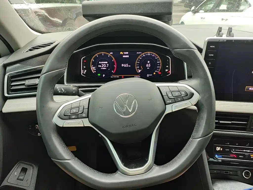 Volkswagen Tiguan L — миниатюра 11