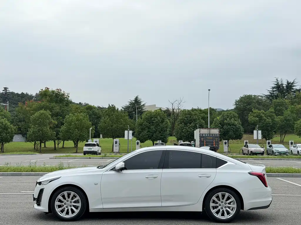 Cadillac CT5 — миниатюра 4