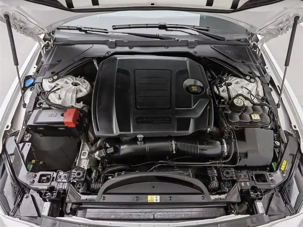 Jaguar XEL 2023 2.0T 250PS R-DYNAMIC S Sport