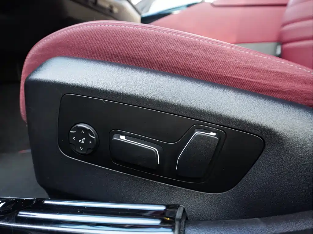 BMW 5 Series — миниатюра 13