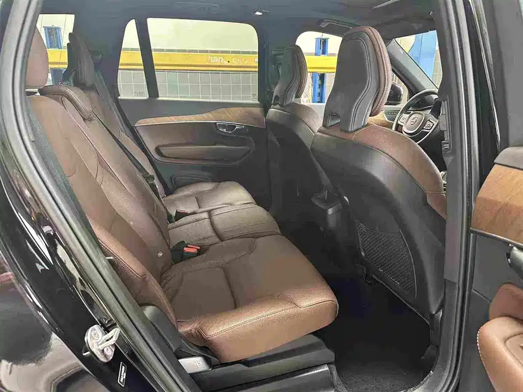 Volvo XC90 2023 B5 Luxury 5 мест