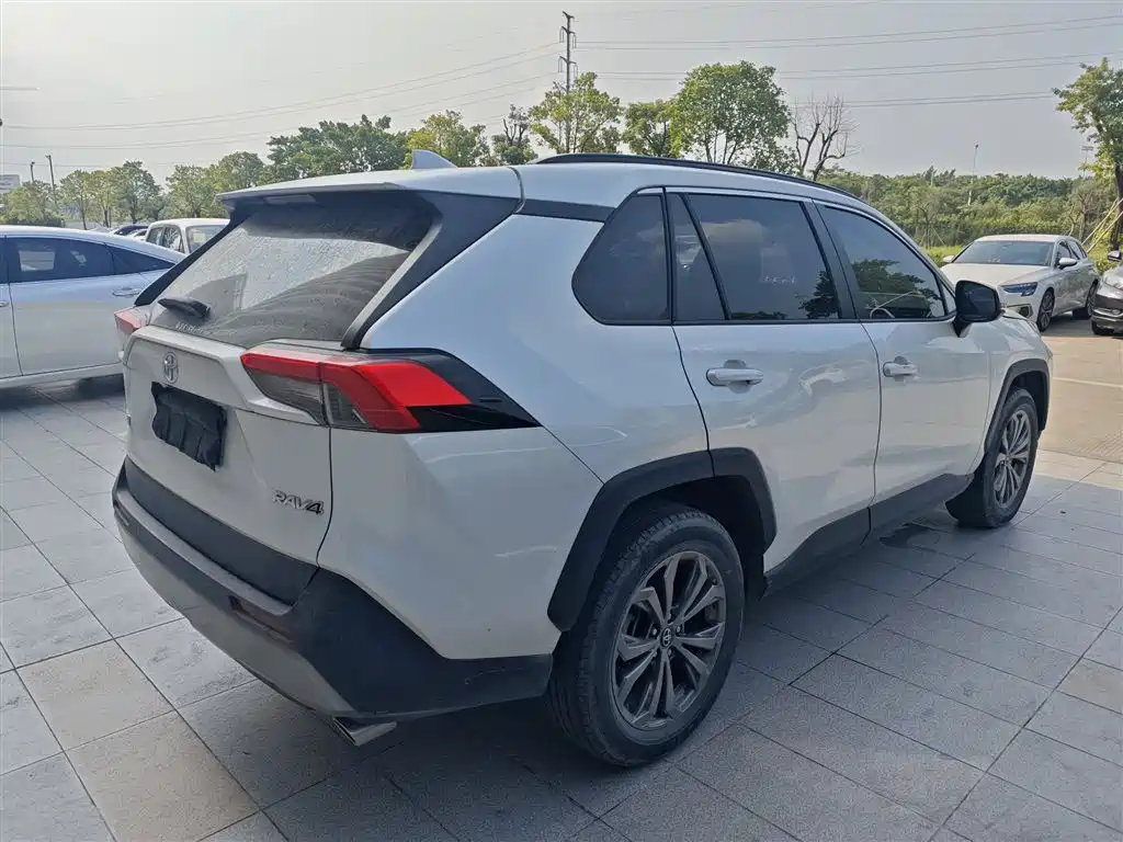 Toyota RAV4 — миниатюра 6