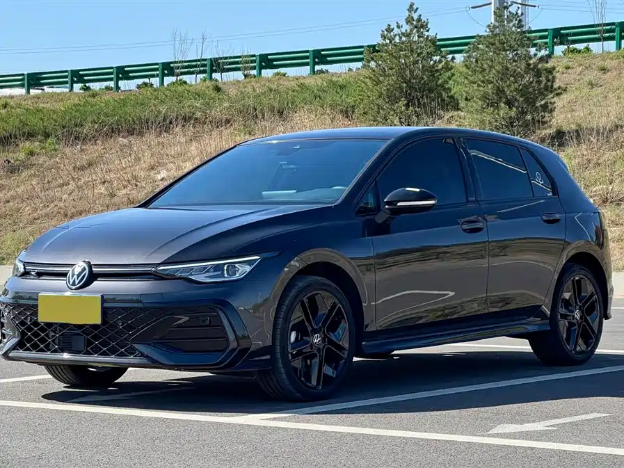 Volkswagen Golf 2025