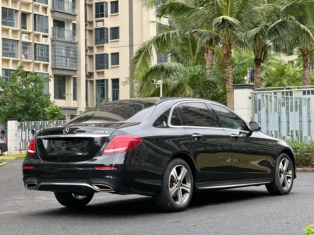 MERCEDES-BENZ E CLASS