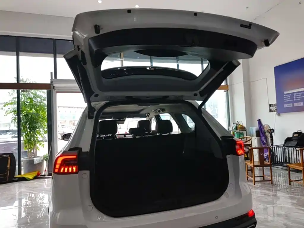 Chery Tiggo 8 PRO NEV — миниатюра 19