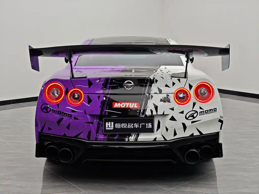 Nissan GT-R — миниатюра 5