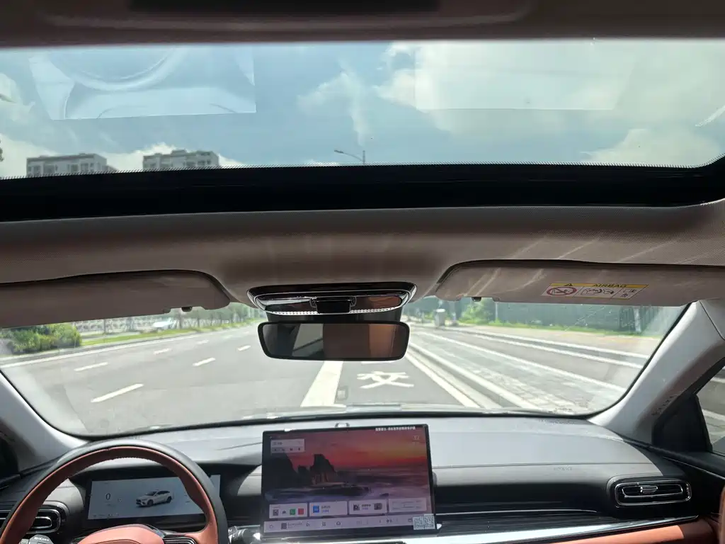 Geely Emgrand 2026 5 1.5T DCT Flagship