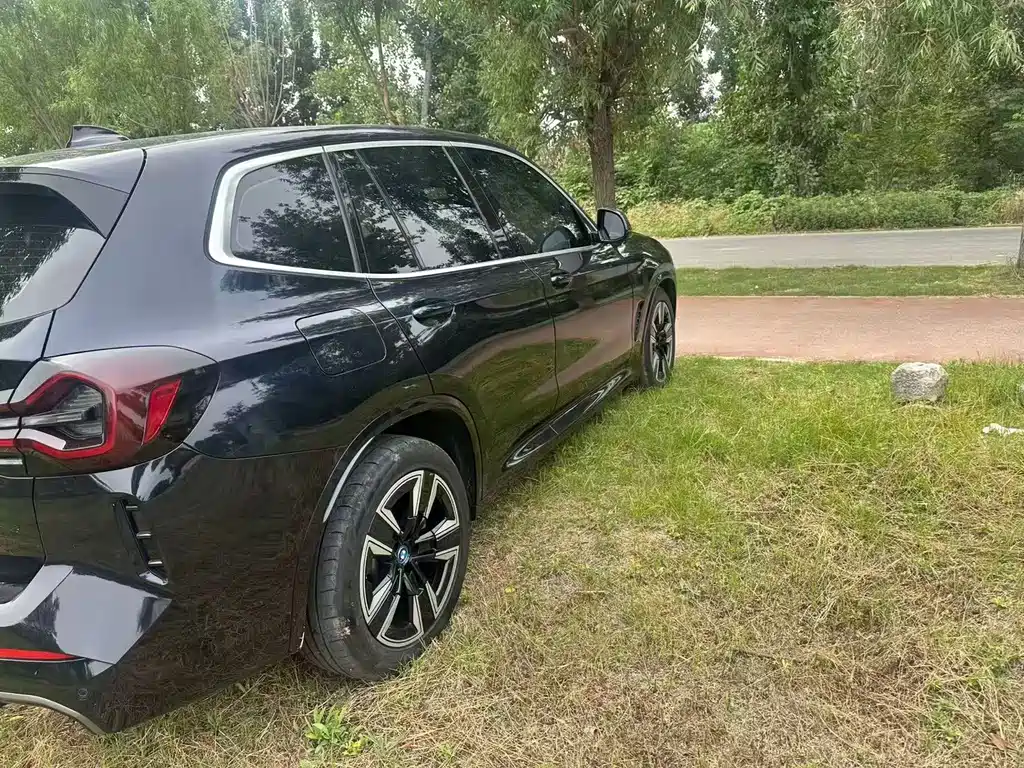 BMW iX3 2024 Lead