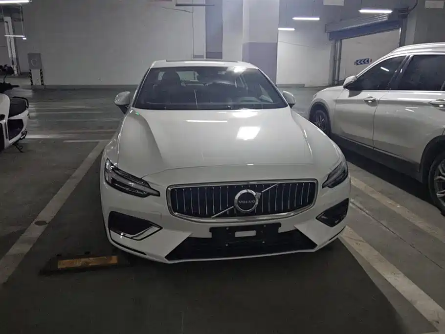 Volvo S60 2026 B4 Luxury