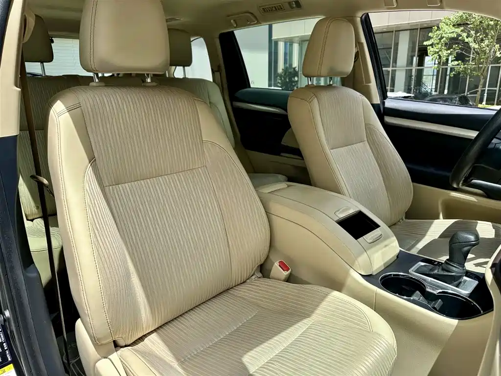 Toyota Highlander 2021 2.0T Elite 7 мест